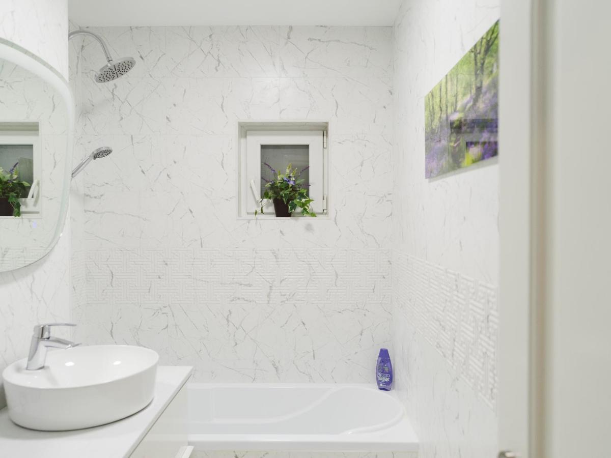 Zen Life Luxury Apartment - Herastrau Bucarest Esterno foto